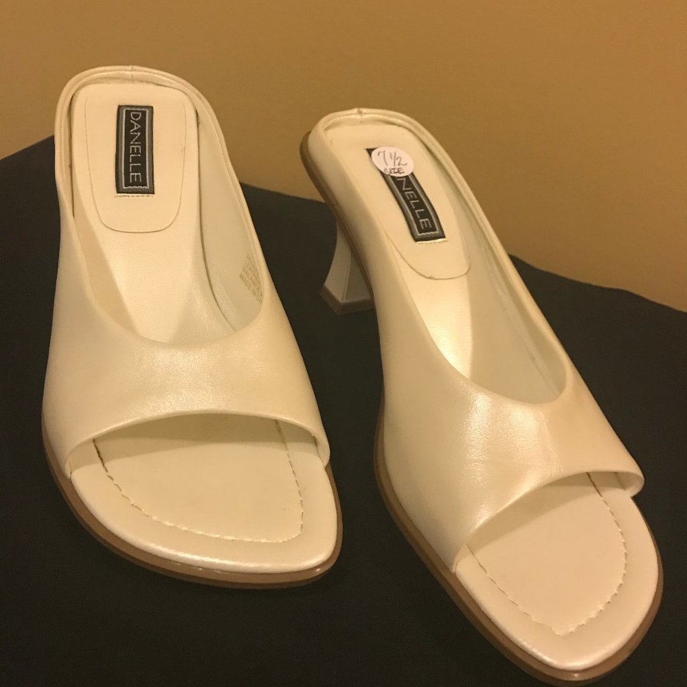 Danelle Leather Upper Beige 7.5